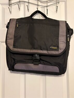 Targus Black Messenger Bag with Gray Trim